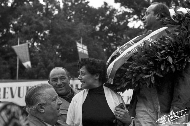 Fangio-Bepa-Neubauer_1954_Switzerland_01_BC.jpg