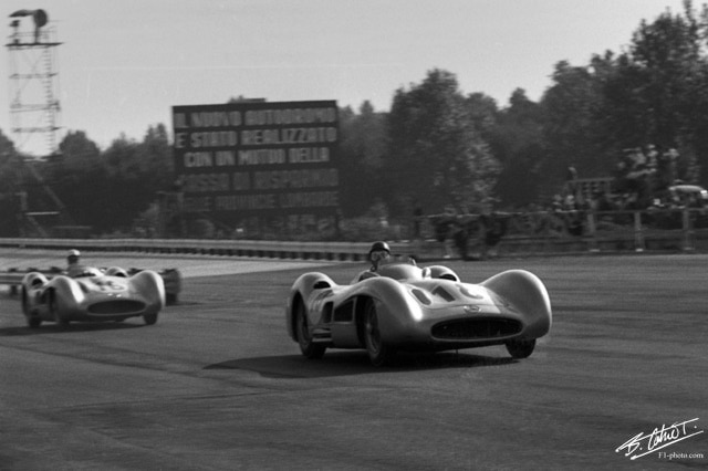 Fangio-Moss_1955_Italy_01_BC.jpg