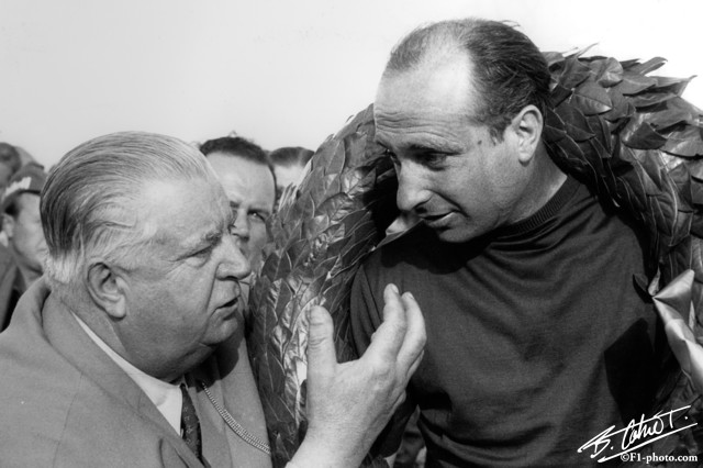 Fangio-Neubauer_1955_Italy_01_BC.jpg