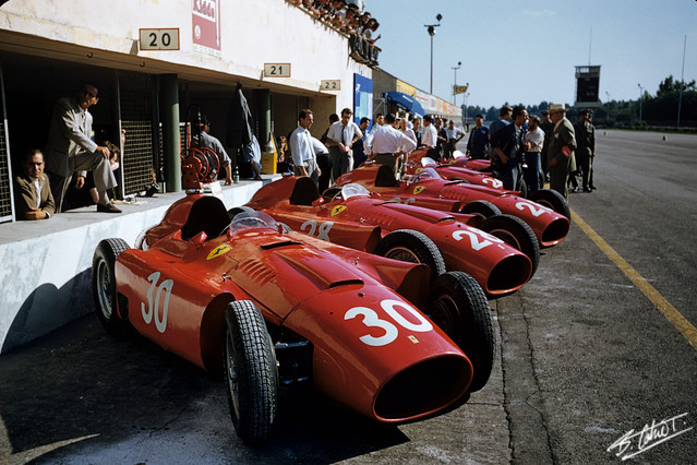 Ferrari-team_1956_Italy_01_BC.jpg