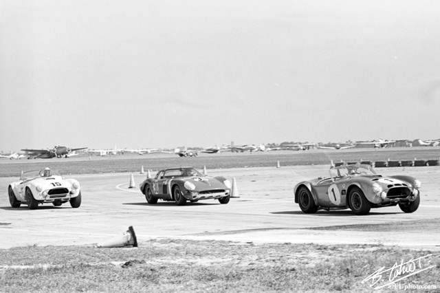 Miles-Rodriguez-Tchkotoua_1964_Sebring_01_BC.jpg