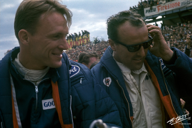 Gurney-Foyt_1967_LeMans_05_BC.jpg