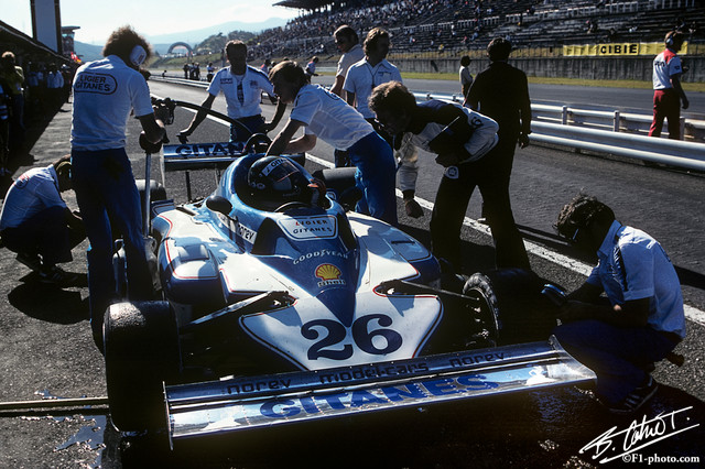 Laffite_1977_Japan_03_BC.jpg