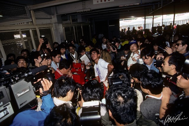 Suzuki_1989_Japan_01_PHC.jpg