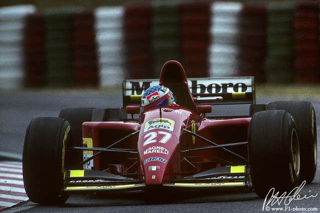 Alesi_1995_Japan_02_PHC.jpg