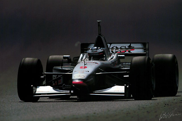 Hakkinen_1997_Japan_02_PHC.jpg