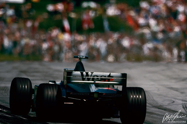 Hakkinen_1998_Austria_03_PHC.jpg