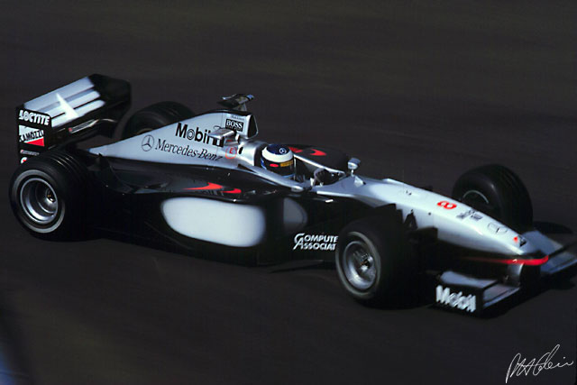 Hakkinen_1998_France_01_PHC.jpg