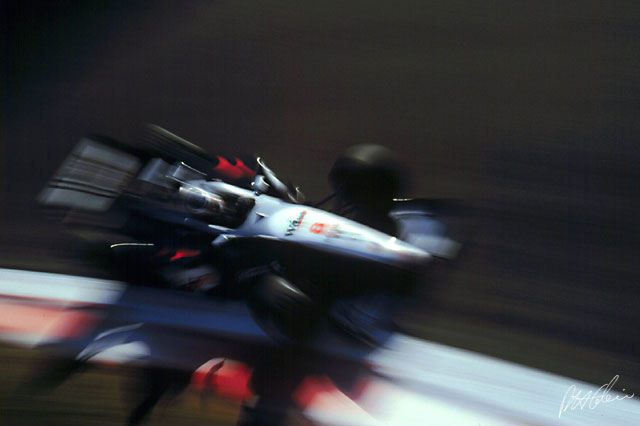 Hakkinen_1998_Italy_02_PHC.jpg