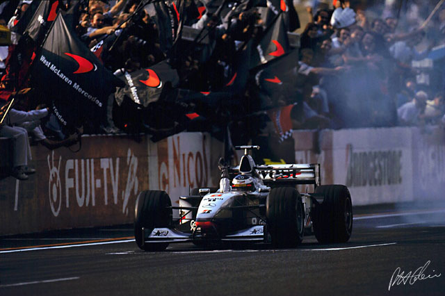 Hakkinen_1998_Japan_03_PHC.jpg