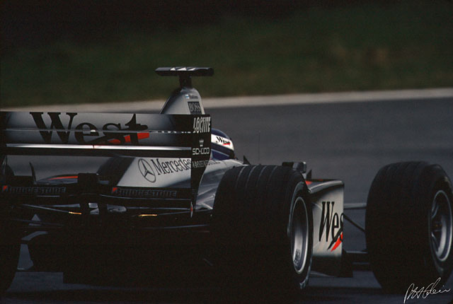 Hakkinen_1999_Brazil_02_PHC.jpg