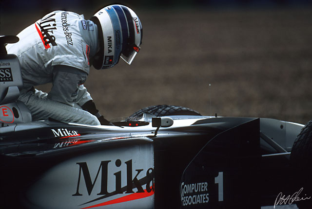 Hakkinen_1999_France_02_PHC.jpg