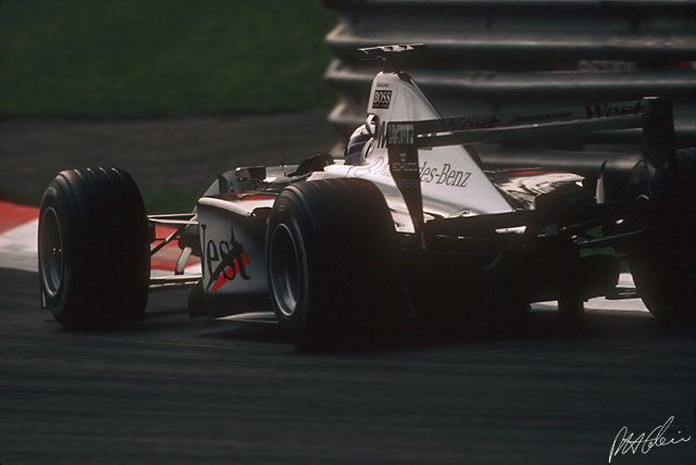 Hakkinen_1999_Italy_02_PHC.jpg