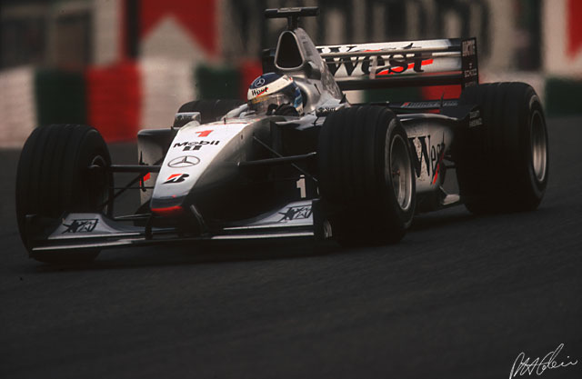 Hakkinen_1999_Japan_05_PHC.jpg