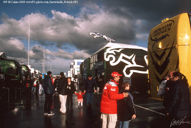 Barrichello_2000_England_02_PHC.jpg