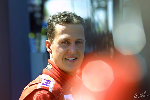 Schumacher_2001_Australia_06_PHC.jpg