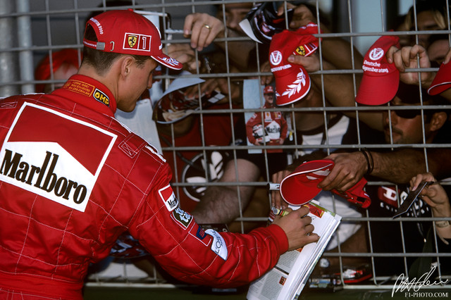 Schumacher_2001_Australia_07_PHC.jpg