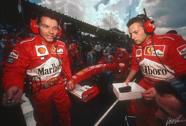 Barrichello_2001_Brazil_01_PHC.jpg