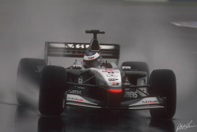 Hakkinen_2001_England_03_PHC.jpg