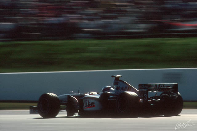 Hakkinen_2001_France_01_PHC.jpg