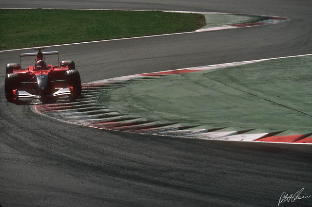 Barrichello_2001_Italy_03_PHC.jpg