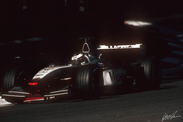 Hakkinen_2001_Italy_01_PHC.jpg