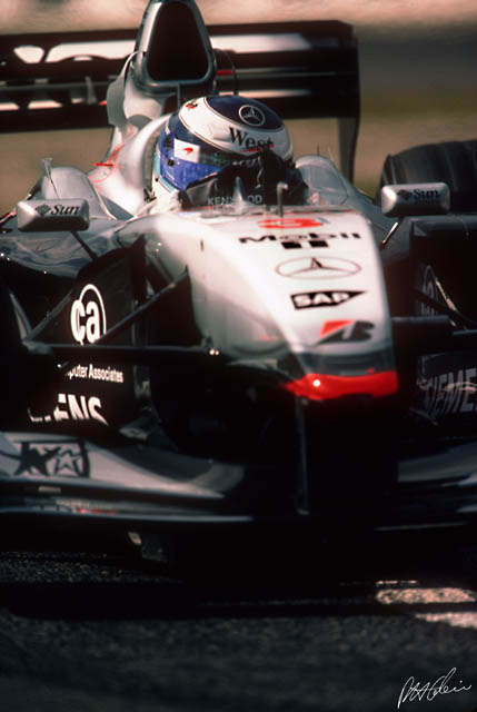 Hakkinen_2001_Japan_02_PHC.jpg