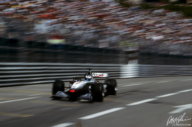 Hakkinen_2001_Monaco_02_PHC.jpg