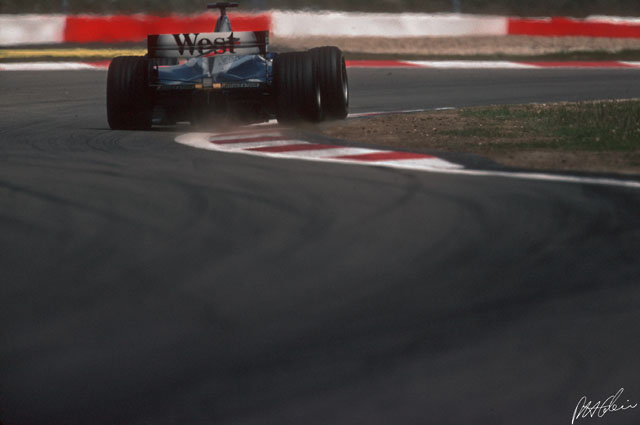 Hakkinen_2001_Nurburgring_02_PHC.jpg