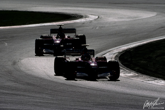 Barrichello-Schumacher_2001_Spain_01_PHC.jpg