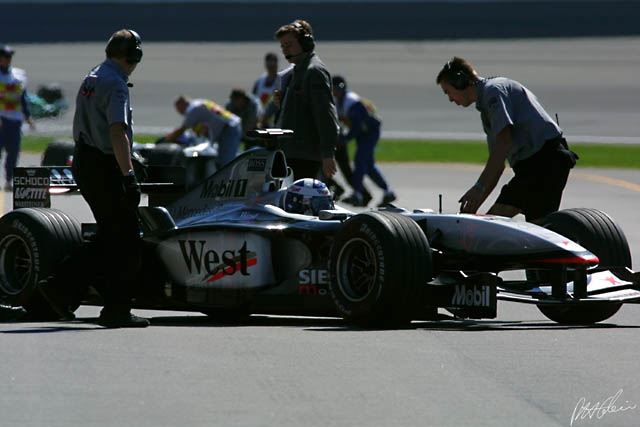 Coulthard_2001_USA_01_PHC.jpg