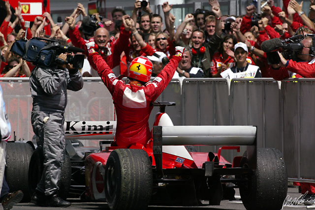 Schumacher_2002_France_03_PHC.jpg