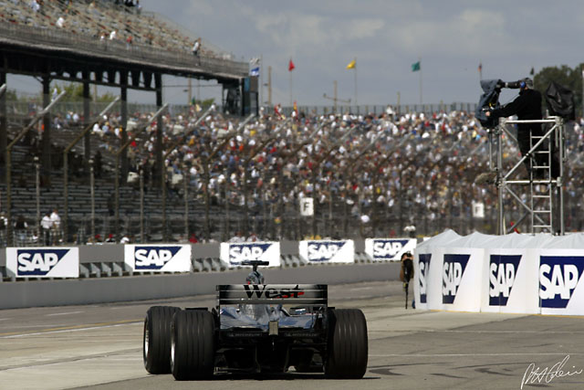 Coulthard_2002_USA_02_PHC.jpg