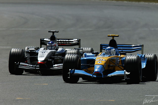 Raikkonen-Trulli_2003_England_01_PHC.jpg