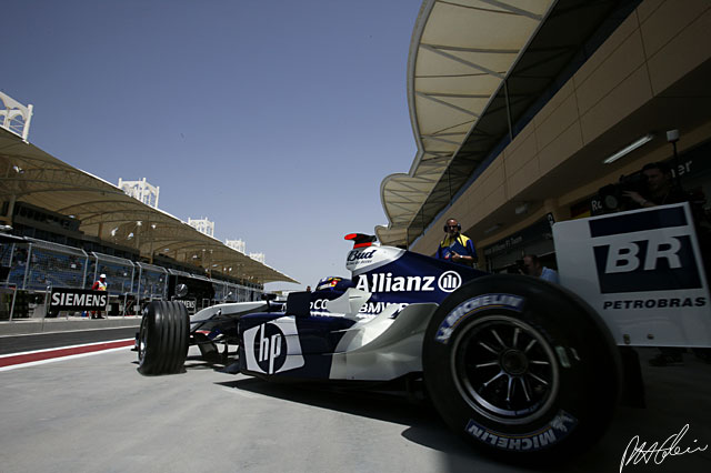 Montoya_2004_Bahrain_04_PHC.jpg