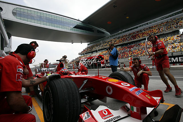 Barrichello_2004_China_02_PHC.jpg