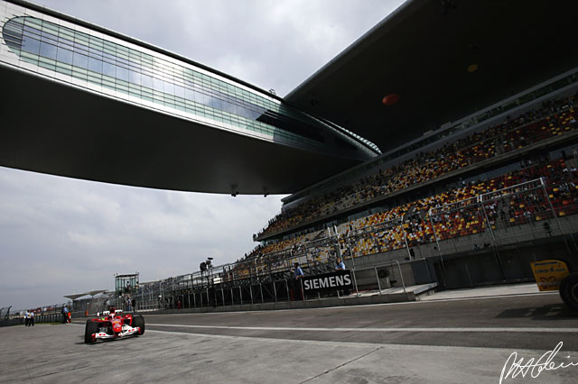 Barrichello_2004_China_03_PHC.jpg