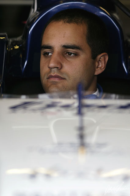 Montoya_2004_Monaco_06_PHC.jpg