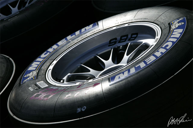 Michelin_2006_Bahrain_01_PHC.jpg