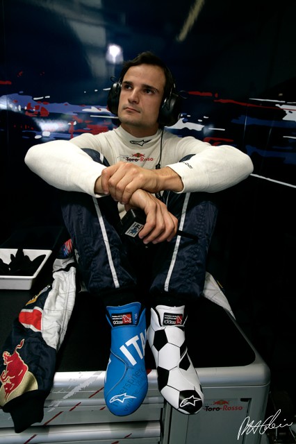 Liuzzi_2006_England_01_PHC.jpg