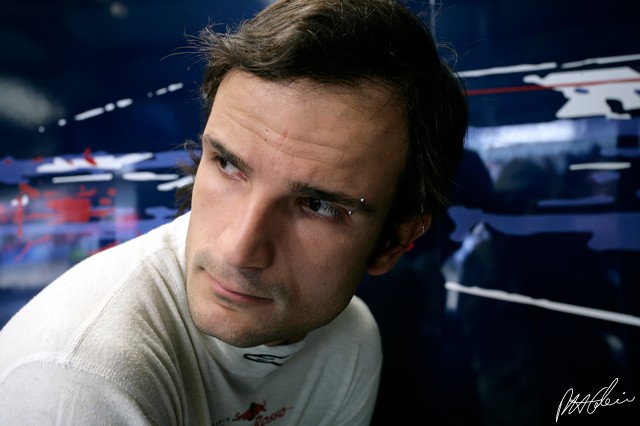 Liuzzi_2006_England_02_PHC.jpg