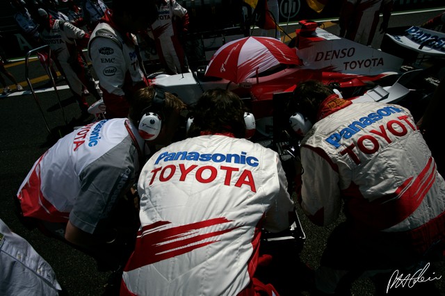 Toyota_2006_France_01_PHC.jpg