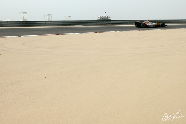 Fisichella_2007_Bahrain_02_PHC.jpg