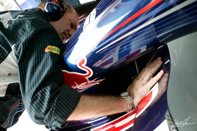 Newey_2007_Bahrain_01_PHC.jpg