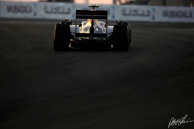 Buemi_2009_Abu-Dhabi_10_PHC.jpg