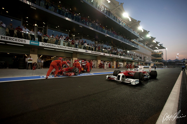 Trulli-Raikkonen_2009_Abu-Dhabi_01_PHC.jpg