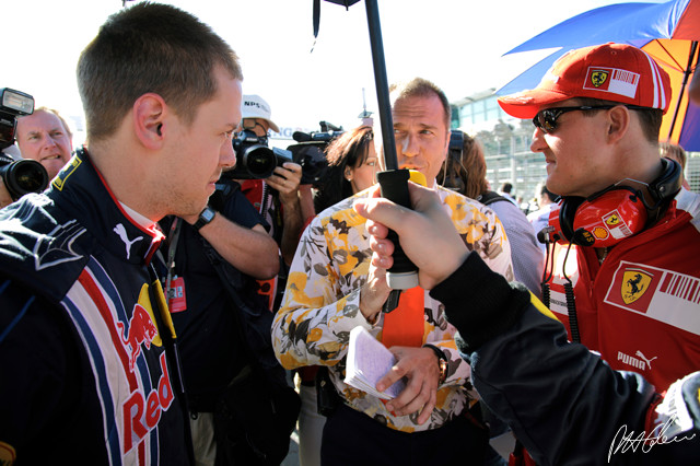 Vettel-Schum_2009_Australia_01_PHC.jpg