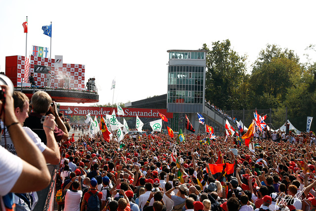 Podium-Tifosi_2009_Italy_01_PHC.jpg