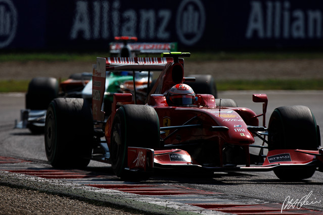 Raikkonen-Sutil_2009_Italy_02_PHC.jpg