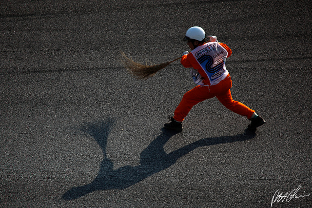 Track-Marshal_2009_Japan_01_PHC.jpg